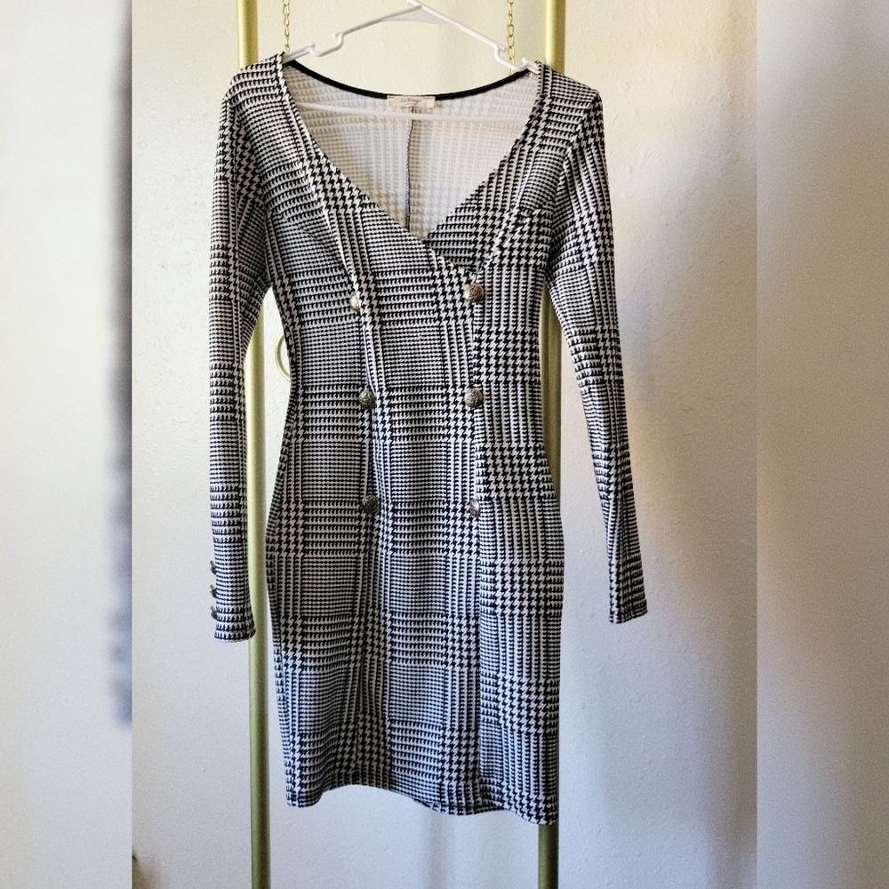 Boutique Mini Dress w/Dogtooth Pattern in White & Black Size S 🤍🖤